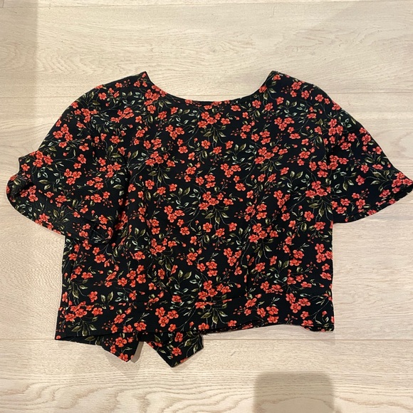 Floral top - Picture 1 of 2